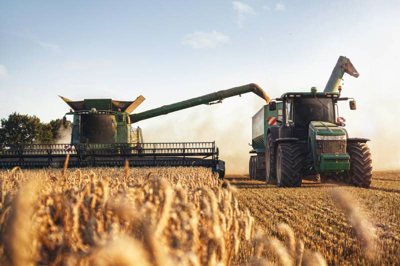 Eviter la surconsommation et l’usure prématurée avec les normes antipollution sur un tracteur agricole ou engin de chantier pour les travaux publics (TP) à Orléans-Tours et ailleurs en France